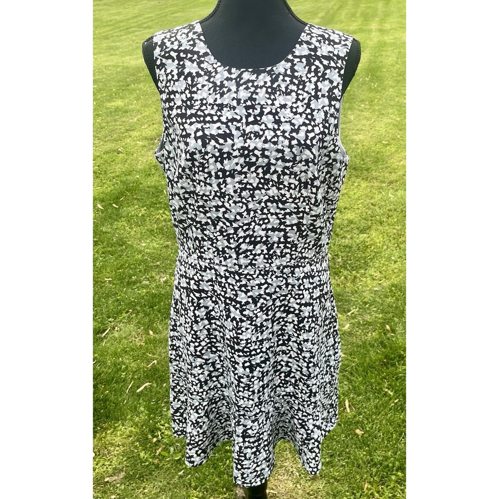 Banana Republic Dress Womens 12‎ Black White Fit Flare Sleeveless V Back Mini - Picture 7 of 11